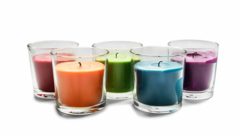 adding-color-to-candles-american-soy-organics